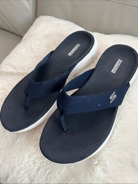 Skechers Men’s Navy Blue Comfort Flip-Flops